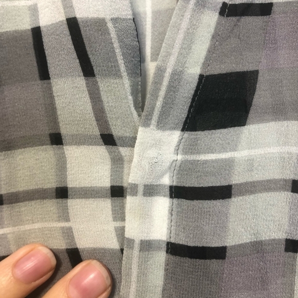 Aritzia Babaton Plaid Beau Blouse in 100% silk - Picture 6 of 10